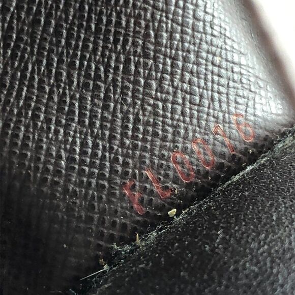 Louis Vuitton Brown Damier Leather 4 Key Case **WITH DAMAGES - Picture 10 of 11